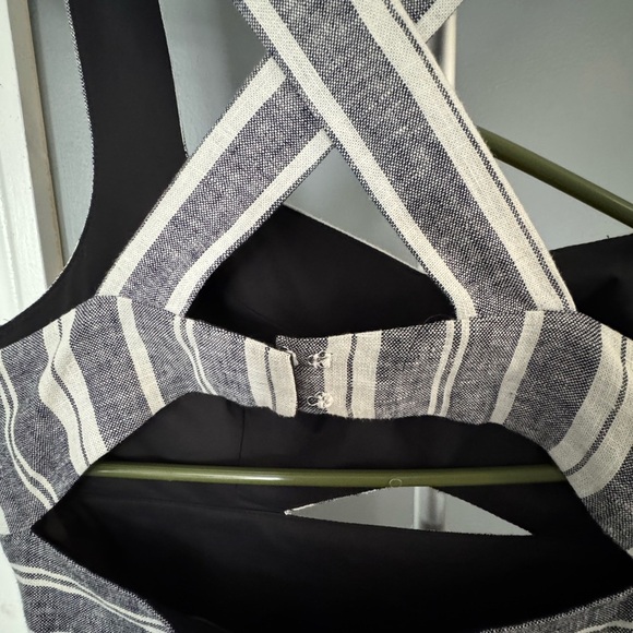 BCBGMaxAzria Gray and White Sleeveless Sundress - Picture 4 of 6